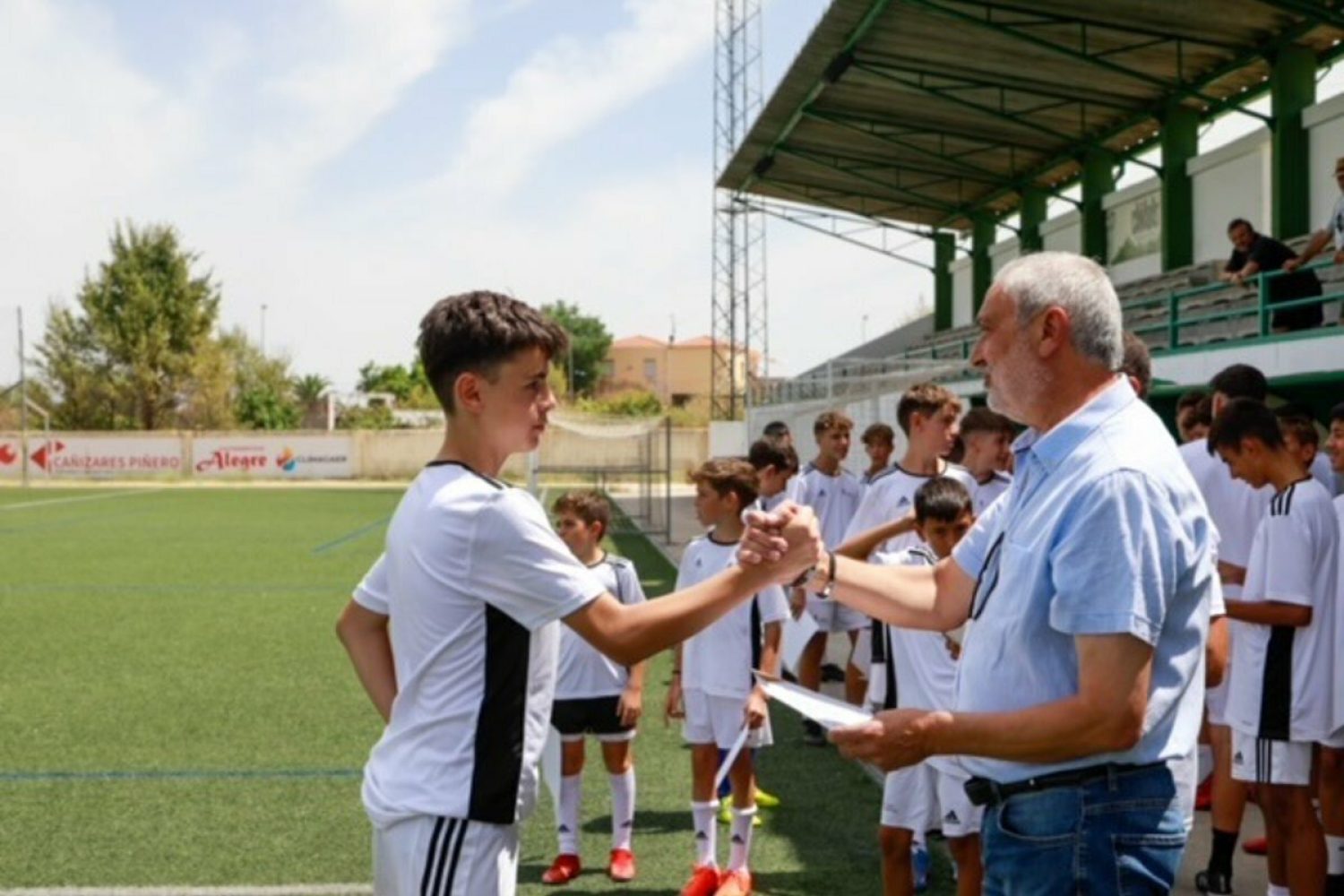 El presidente de la Diputación de Cáceres reitera el compromiso de la institución con el deporte base