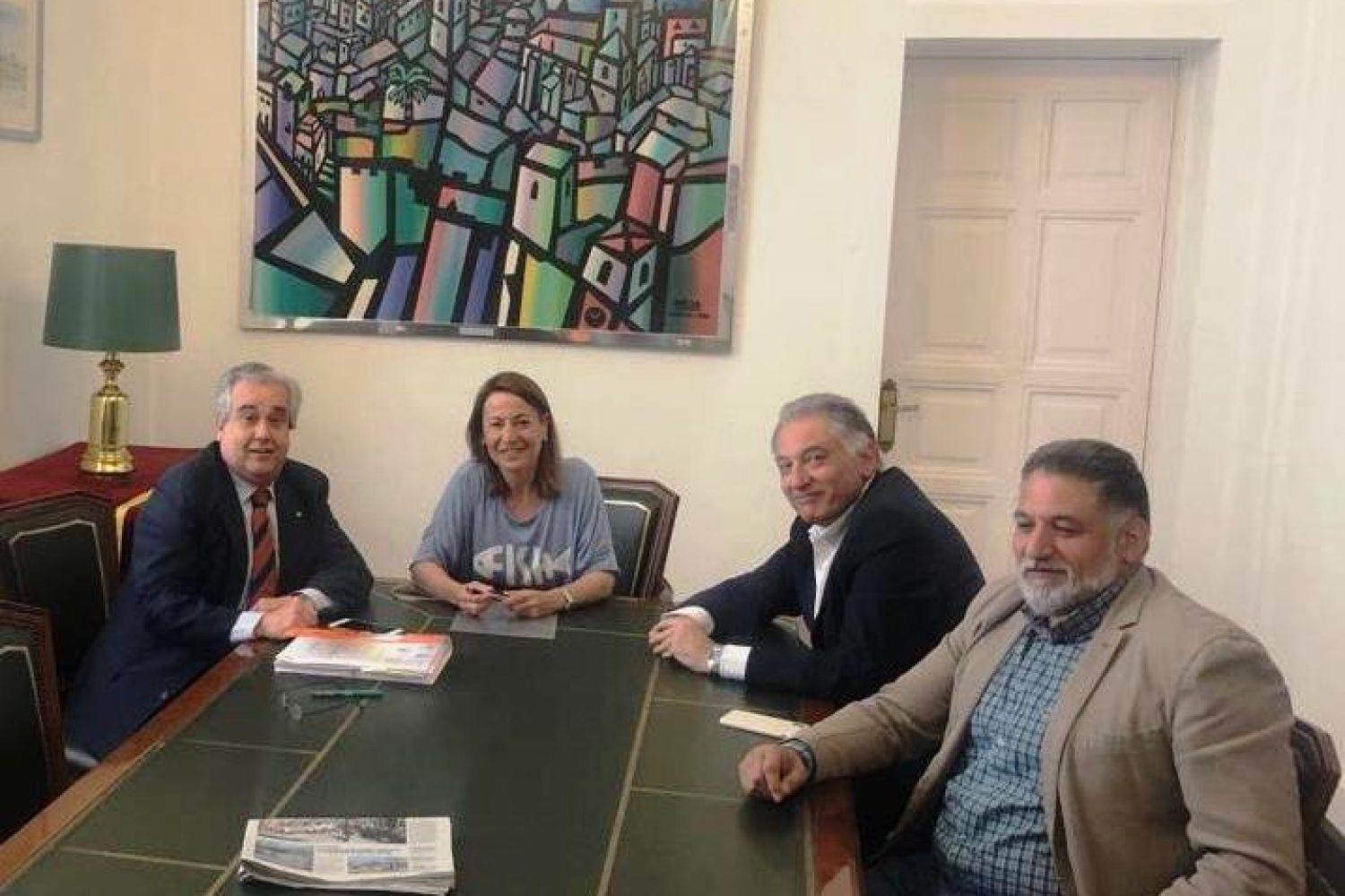 En la imagen, de izda a dcha, Ignaico Ferrer, Notario, Elena nevado, alcaldesa de Cáceres y Francisco y Pedro Piñero, de Electrocash.