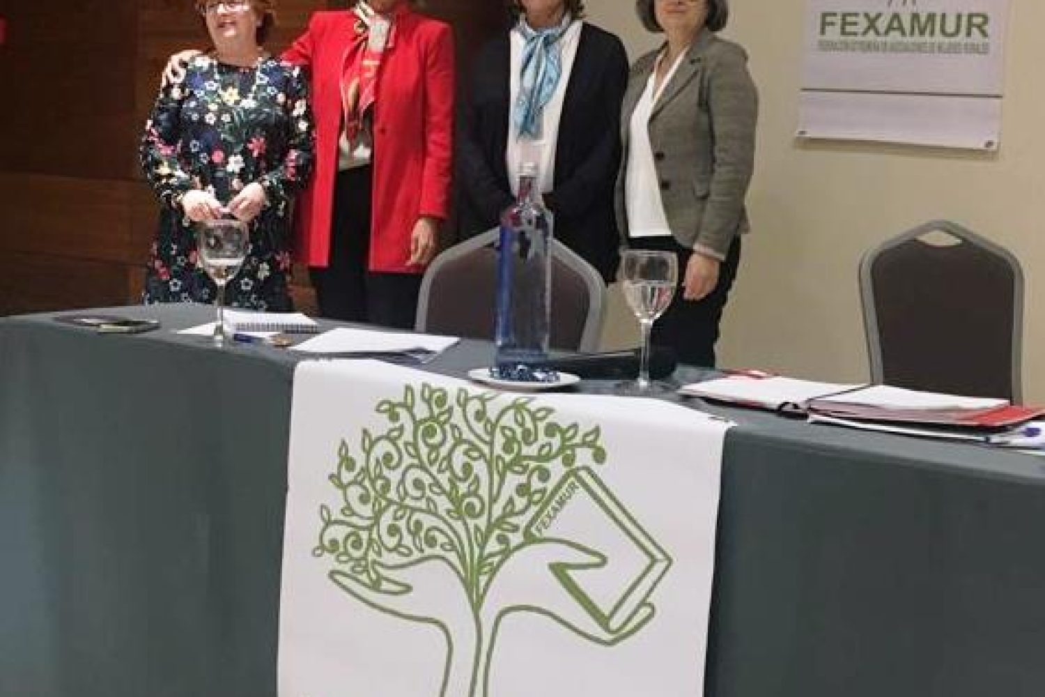 Cristina Herrera, segunda por la izqda.