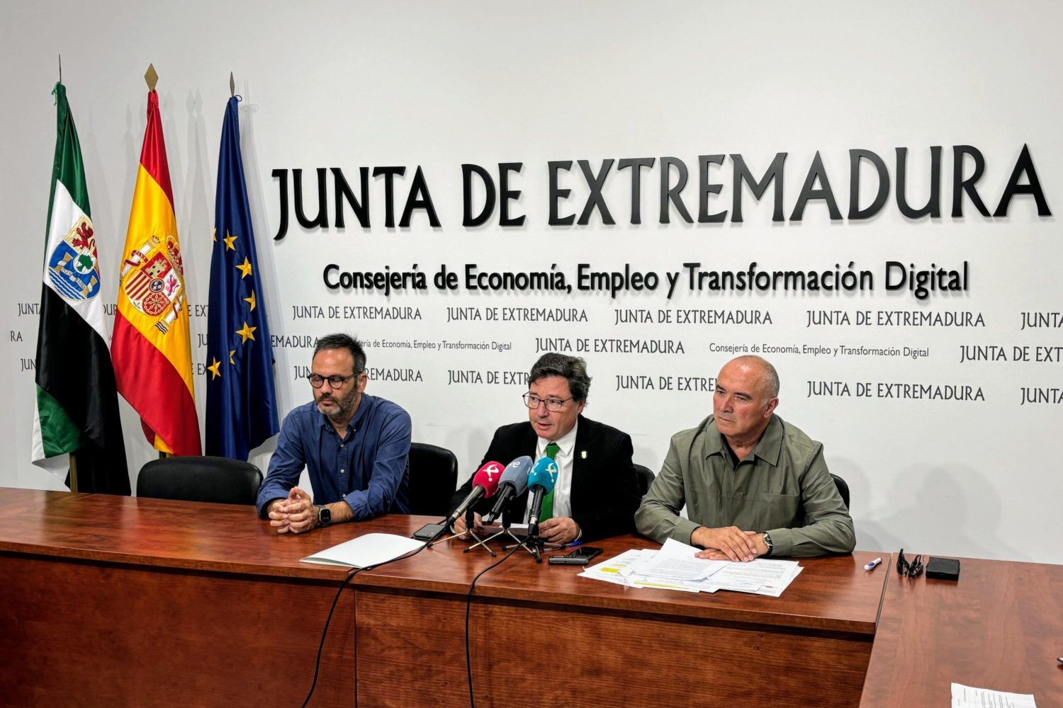 foto nota de prensa economia cermi