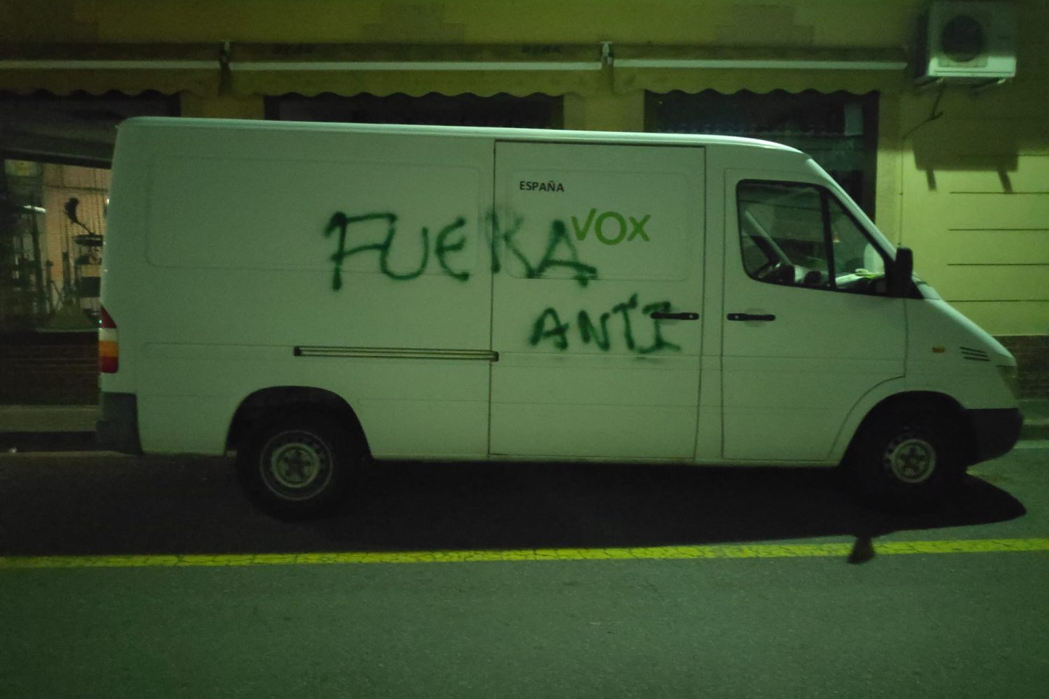 furgo vox pintada