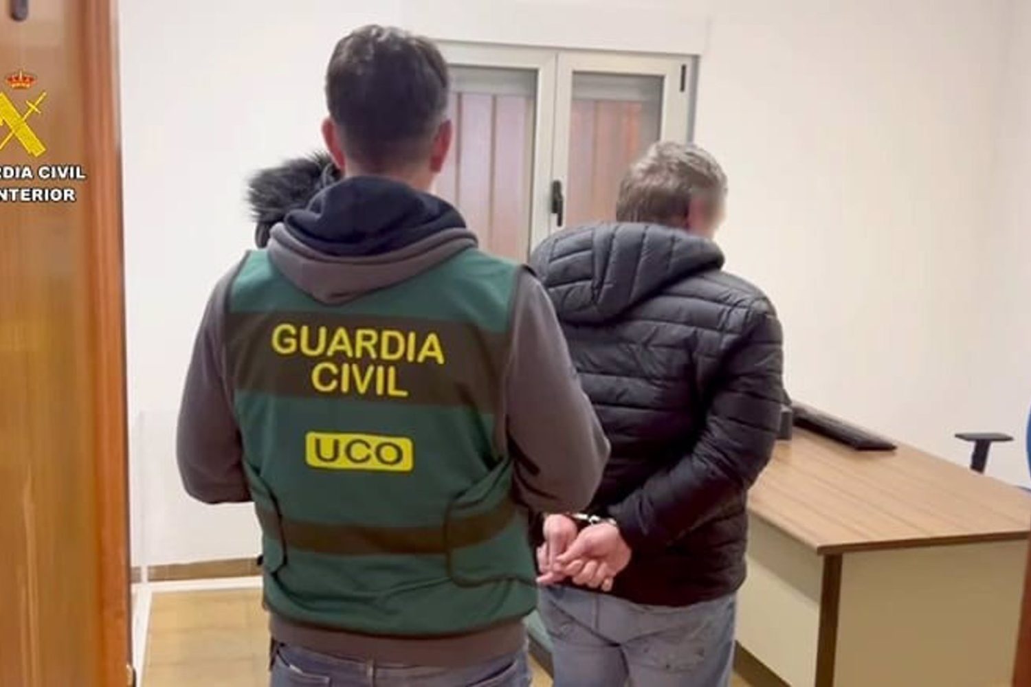 Imagen facilitada por la Guardia Civil de la detención del prófugo perteneciente al 'Clan de los Hilarios'