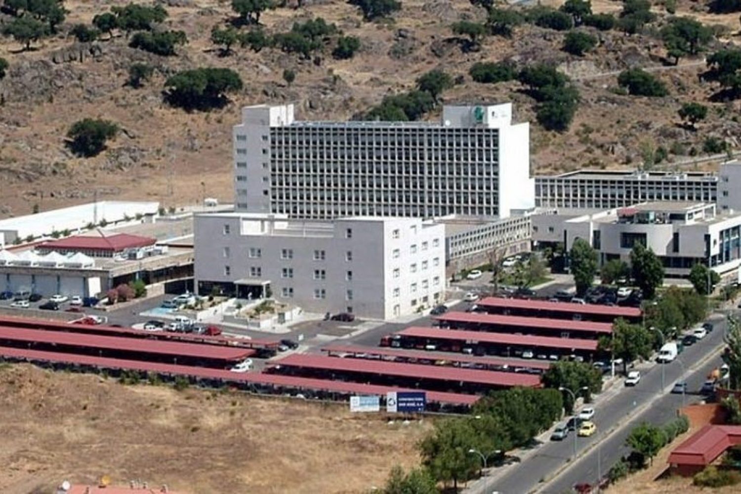 Herido grave un varón de 49 años en una salida de vía en Zarza de Granadilla (Cáceres)