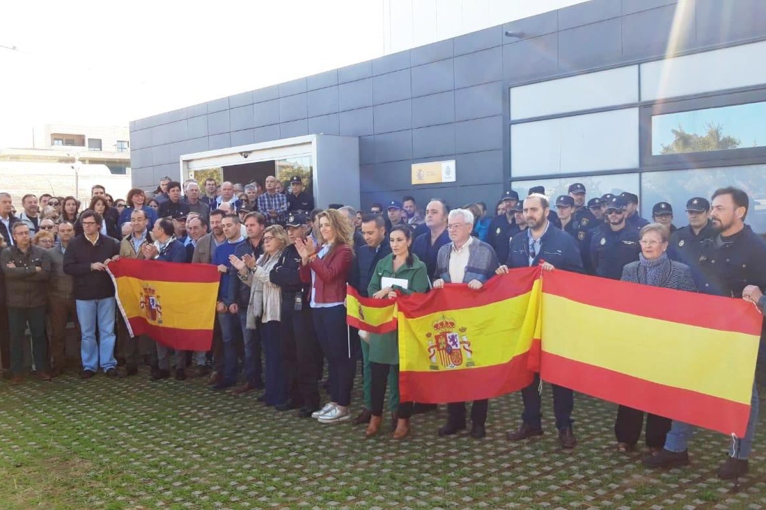 homenaje a policia nacional