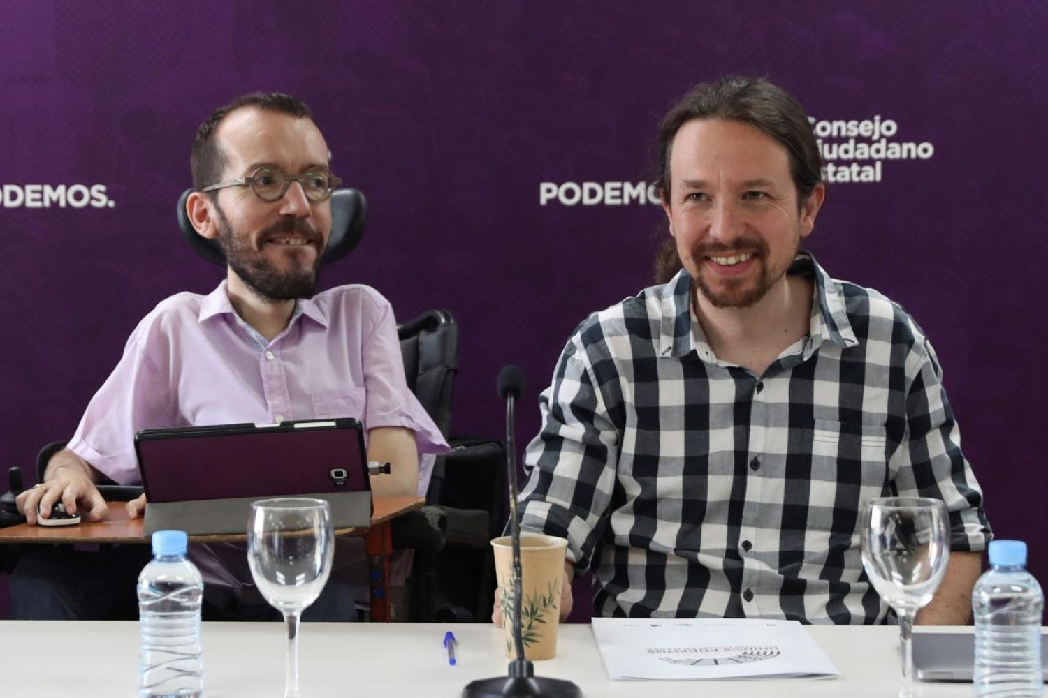 De izda a dcha, Echenique y Pablo Iglesias,.