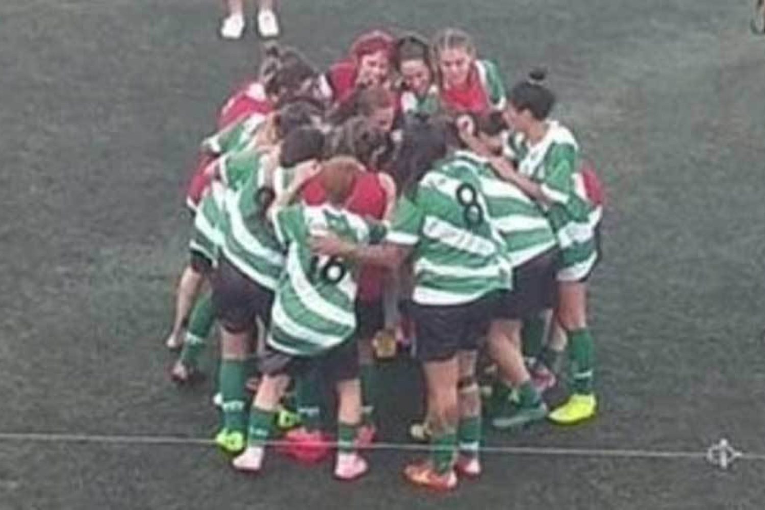 Insultan, escupen y les quitan las camisetas a unas futbolistas en un clásico en Argentina