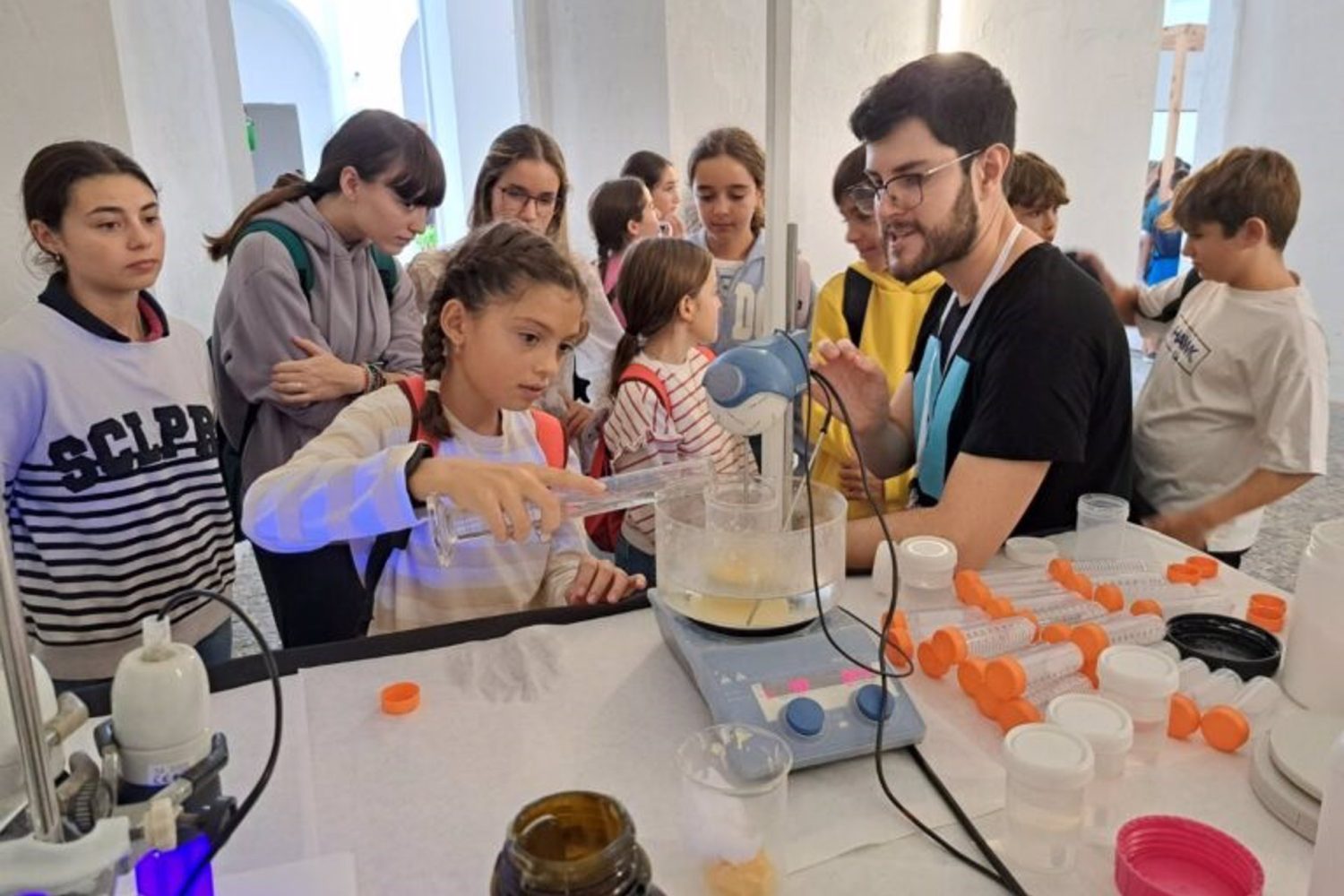 La Noche europea de los investigadores de la Universidad de Extremadura reúne a cerca de 4.000 personas