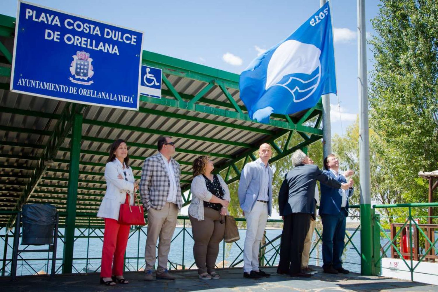 izado bandera azul orellana la vieja