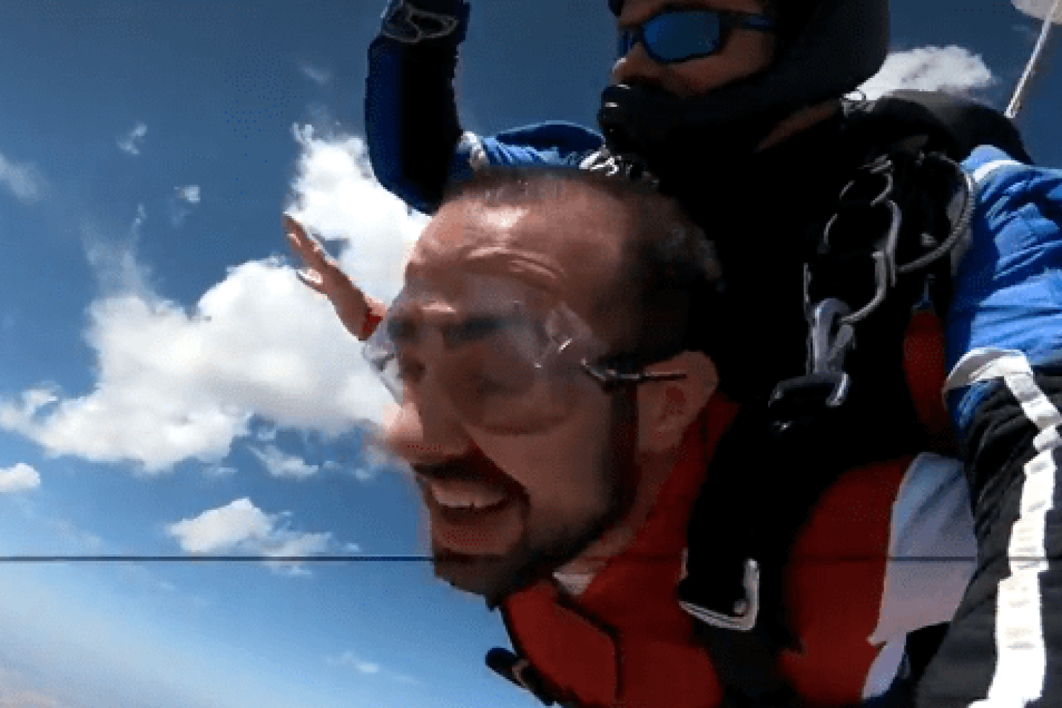 Javier García Pajares, lanzándose en paracaídas.