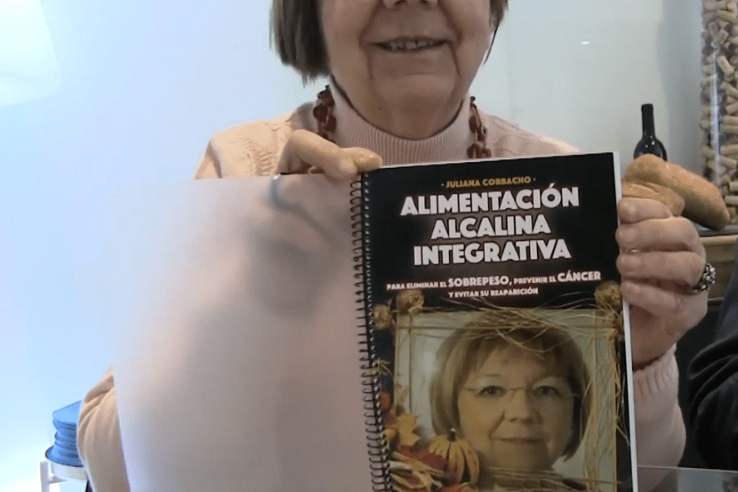 Juliana Corbacho muestra su obra Alimentación alcalina integrativa