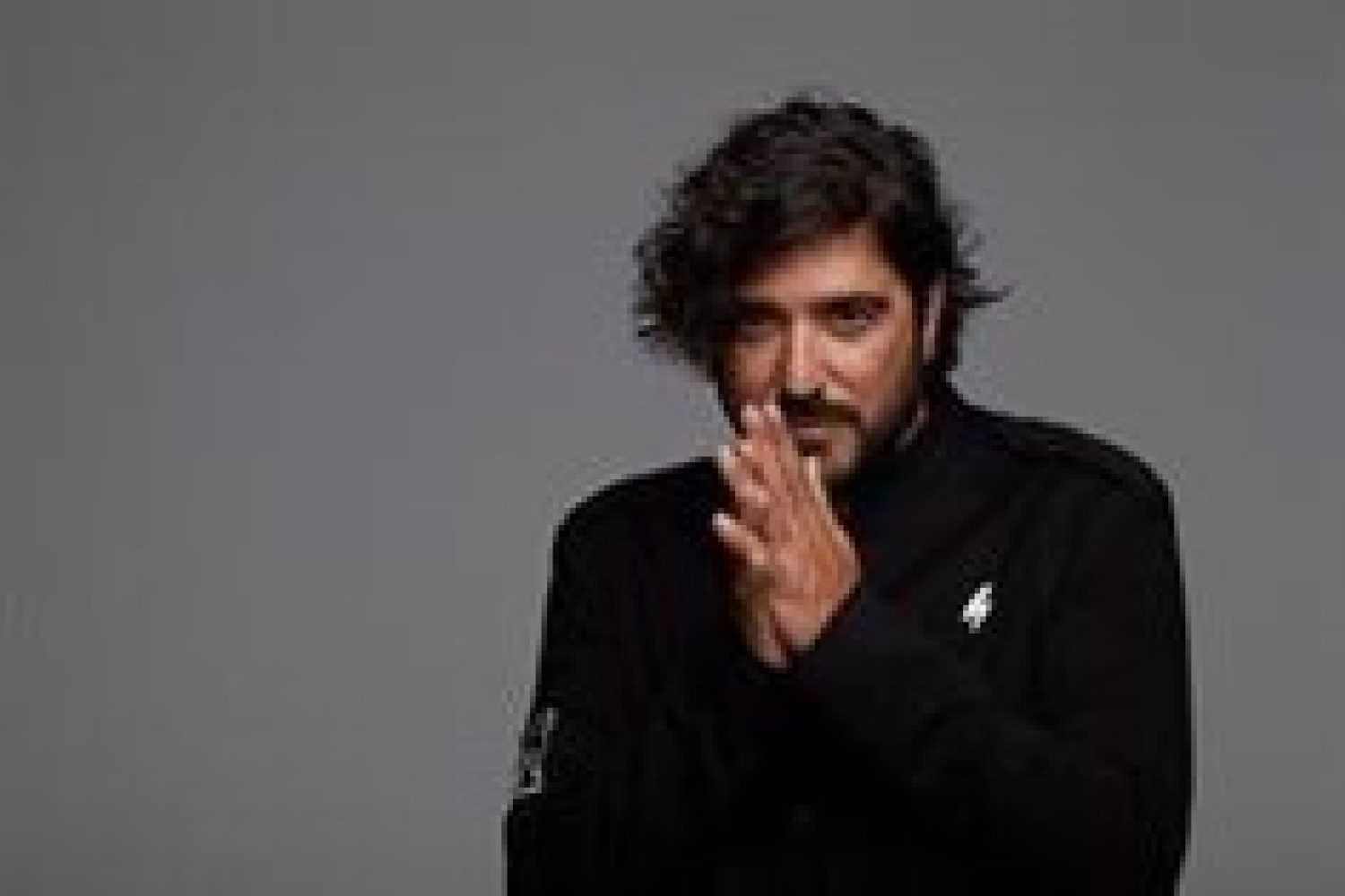 La "desgarradora sensibilidad" de Antonio Orozco llena de magia el Teatro Romano con su actuación en el Stone & Music