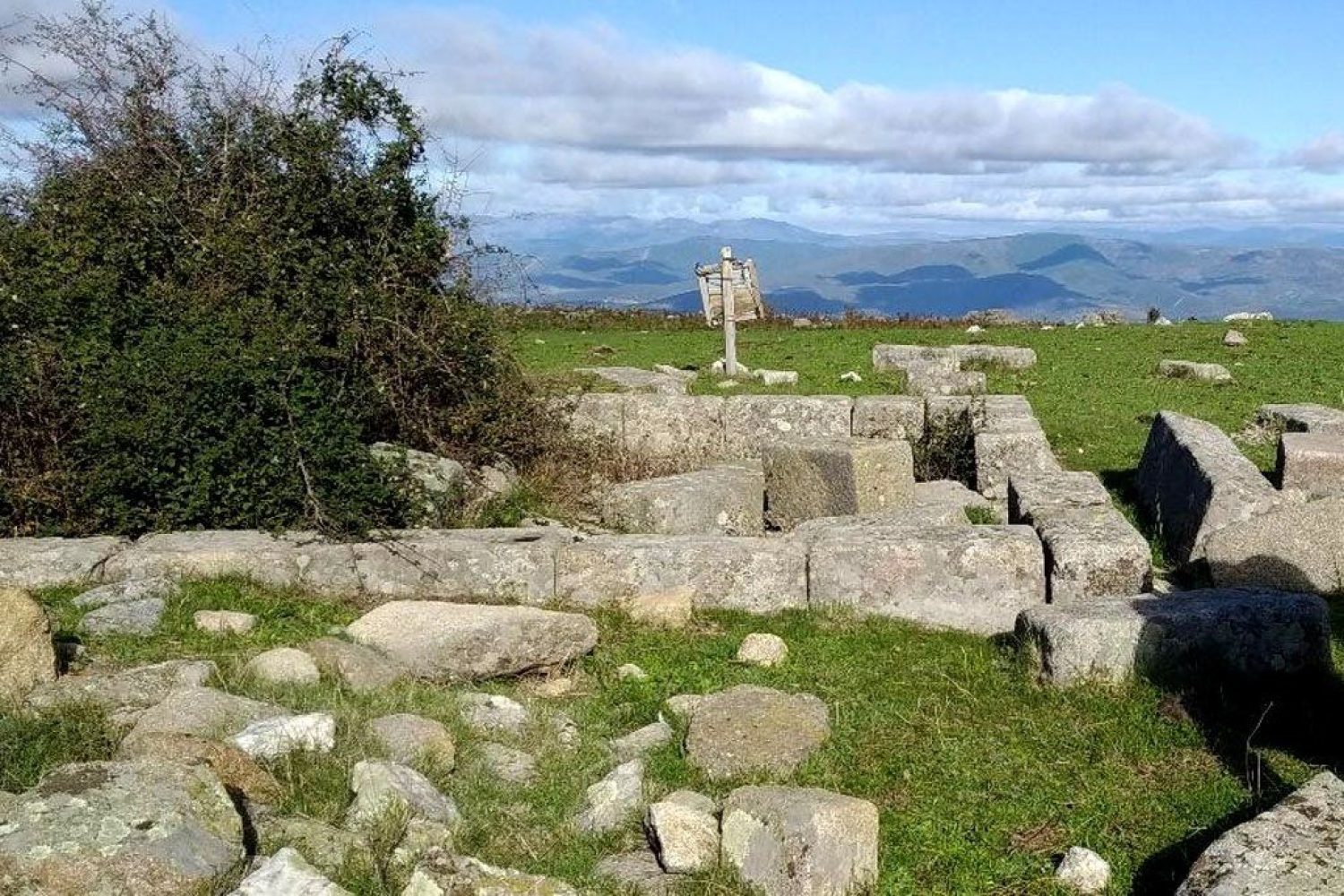 La Diputación de Cáceres mejora el acceso a las ruinas romanas de 'Piedras Labradas' en Jarilla