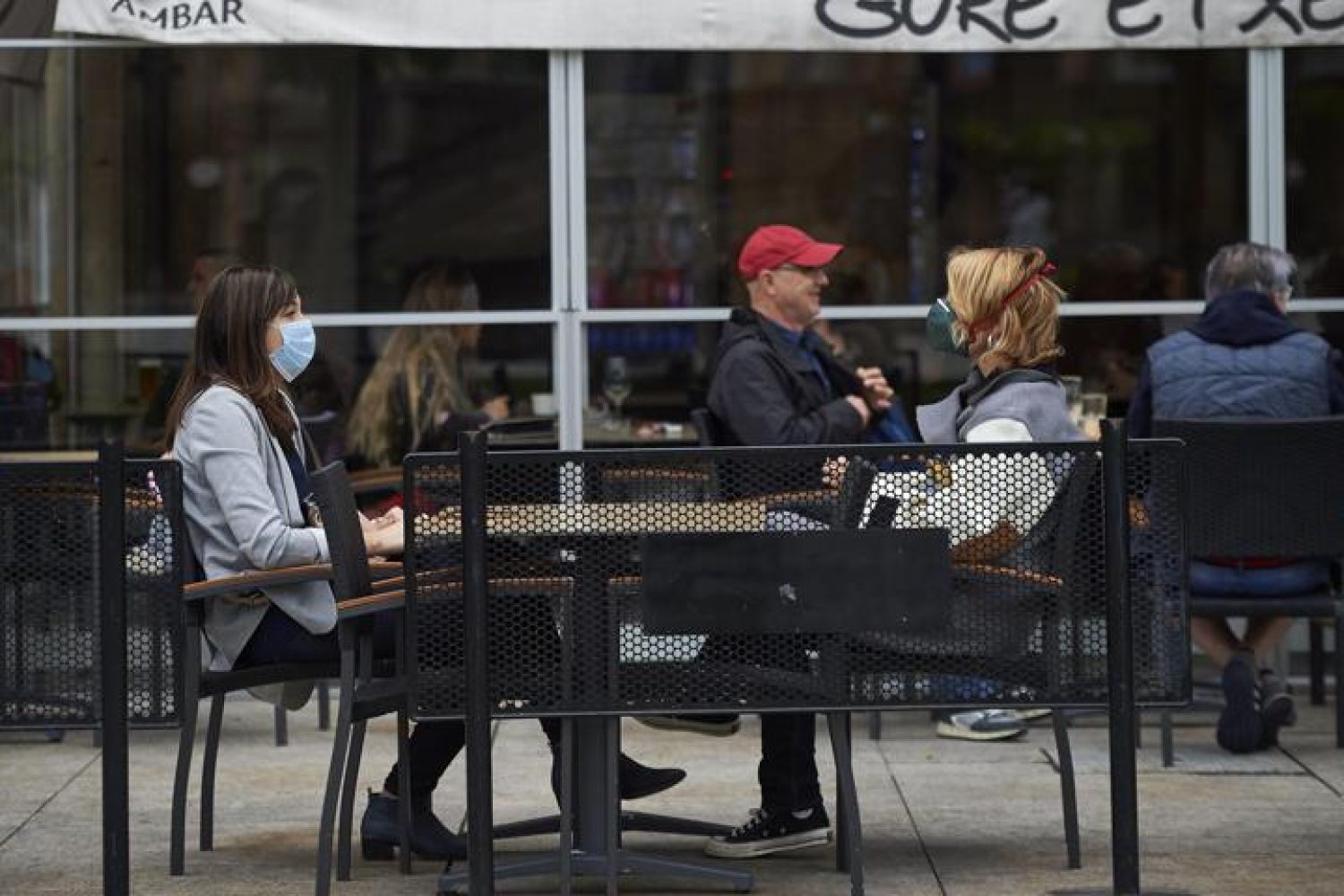 la-mascarilla-es-necesaria-en-las-terrazas-de-los-bares