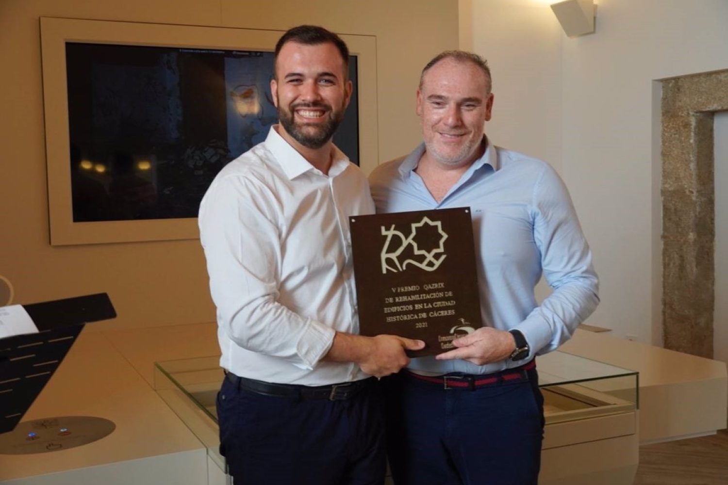 La reforma de la Casa del Sol y los apartamentos El Patio, reciben los Premios Qazrix a la restauración de edificios