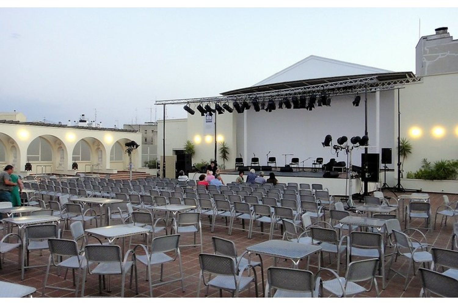 large_terraza-de-verano-del-teatro-lopez-de-ayala