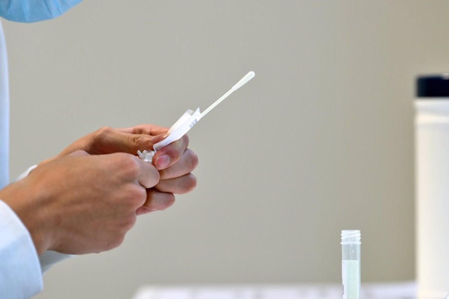 Los pacientes de Covid-19 ingresados en Extremadura caen un 34% en la última semana, hasta los 84