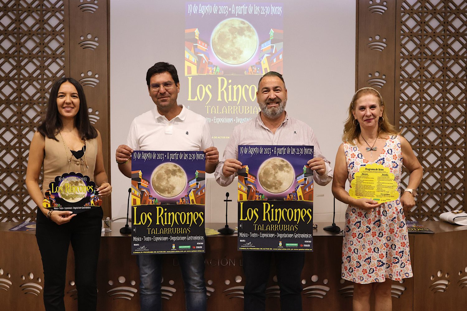 Ramón Díaz Farias destacó que la denominación de ‘Los Rincones’ surgió de forma espontánea entre la población de Talarrubias  
Todo está preparado para celebrar en Talarrubias el próximo sábado la noche de ‘Los Rincones’. El alcalde de la localidad, Antonio García 
La fiesta de ‘Los Rincones’ se celebra desde el año 1999. Según explicó la directora de la Universidad Popular, Carmen Hernán, 

 Fotografo. Santiago Rodriguez Casado
Gabinete de prensa de Diputación de Badajoz