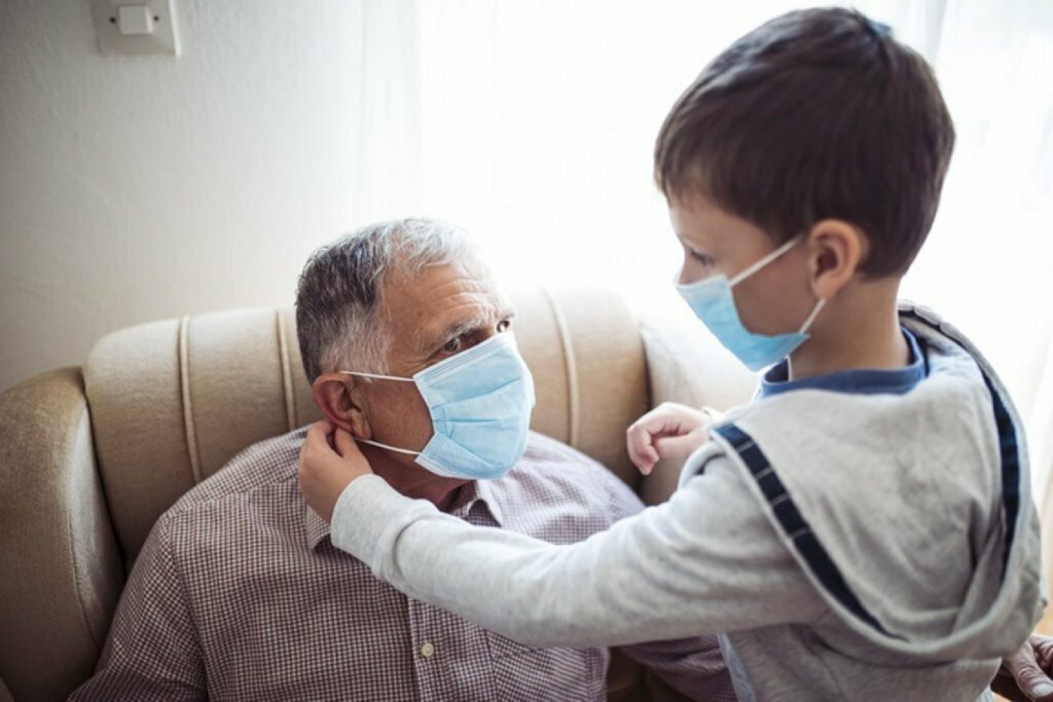 22/04/2020 Covid-19: 6 pautas para tratar a los abuelos, ¿deben cuidar de los nietos?.

Las personas de edad avanzada previsiblemente están siendo uno de los colectivos más afectados por esta pandemia de coronavirus y es que deben ser muy cuidadosos porque son población de riesgo. Esto significa que deben medir sus movimientos, y a la vez intentar seguir con su vida de la forma más normal posible.

SALUD
VLADA_MAESTRO