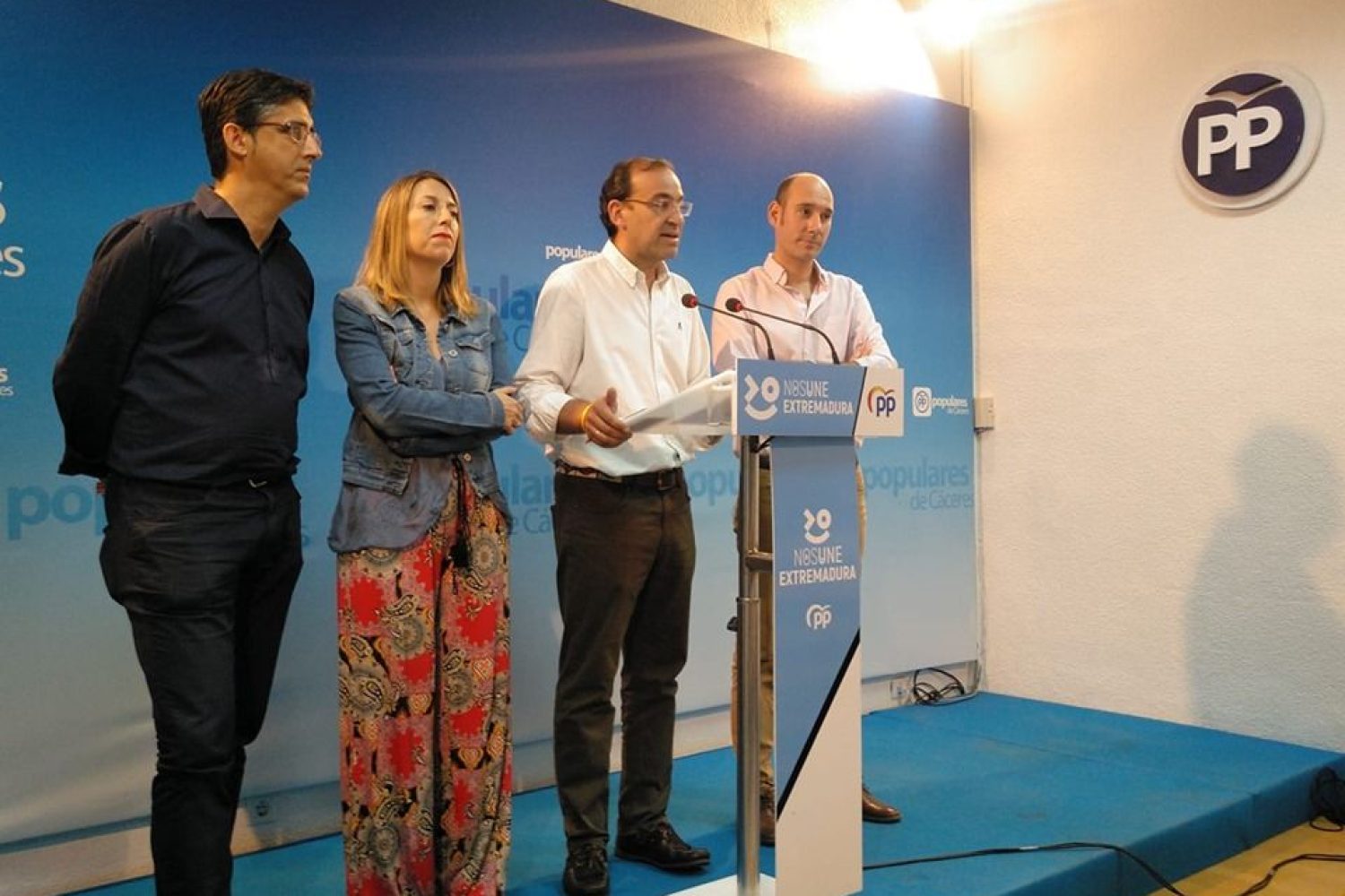 Rafael Mateos, segundo por la dcha, acompañado de Bazo, Guardiola y Sánchez Juliá.