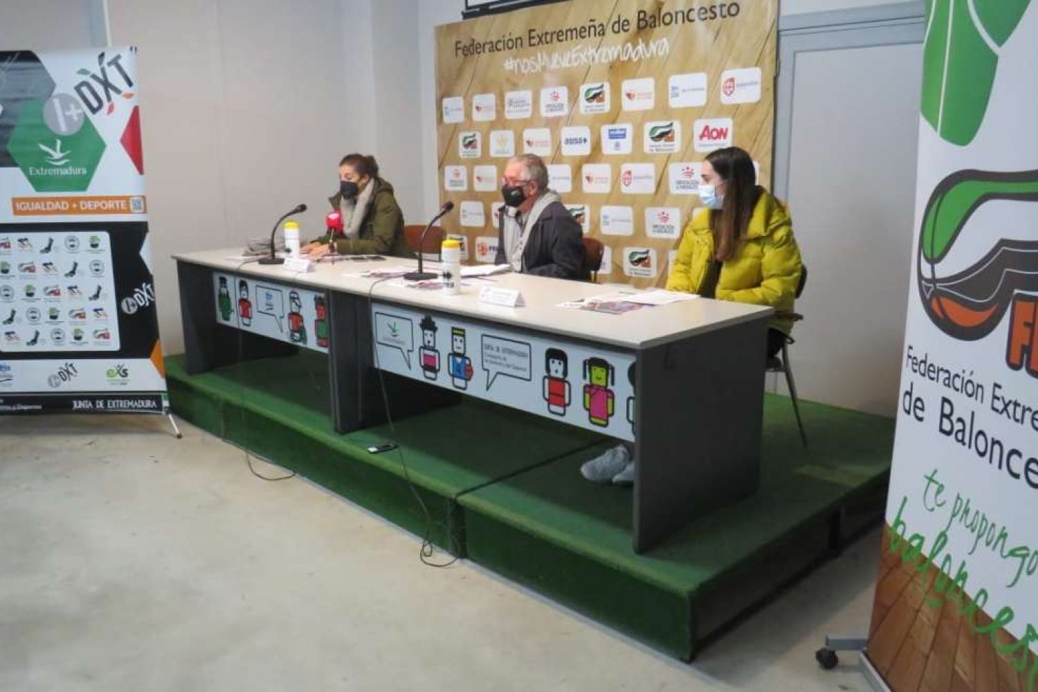 mes baloncesto y mujer