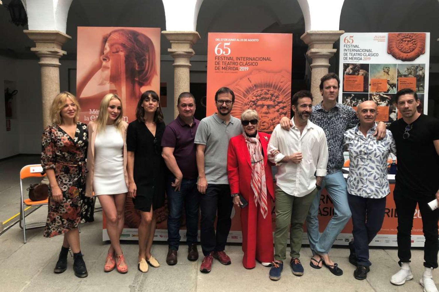 Elenco artístico de Metamorfosis.