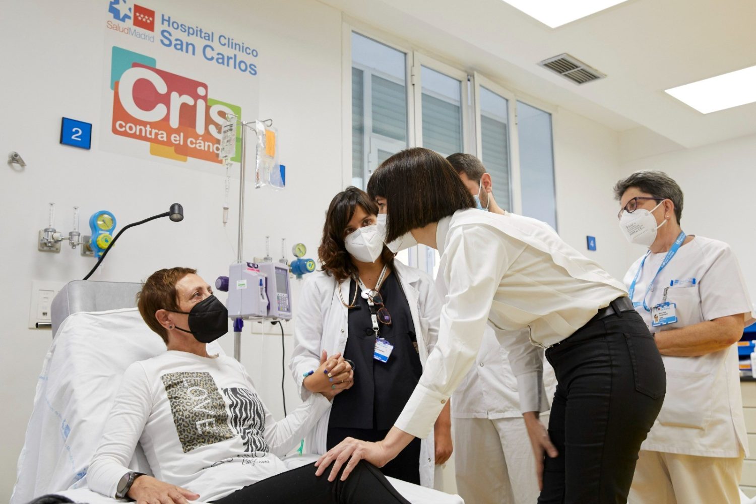 ministra de Ciencia e Innovación en la Unidad CRIS de Nuevas Terapias Experimentales 3