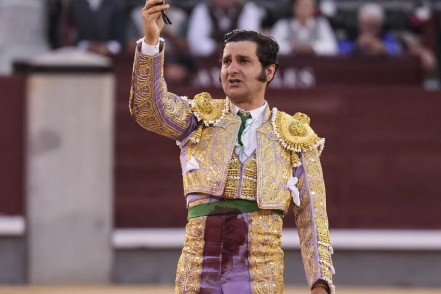 Morante de la Puebla con su coleta,brindado al público madrileño de Las Ventas.