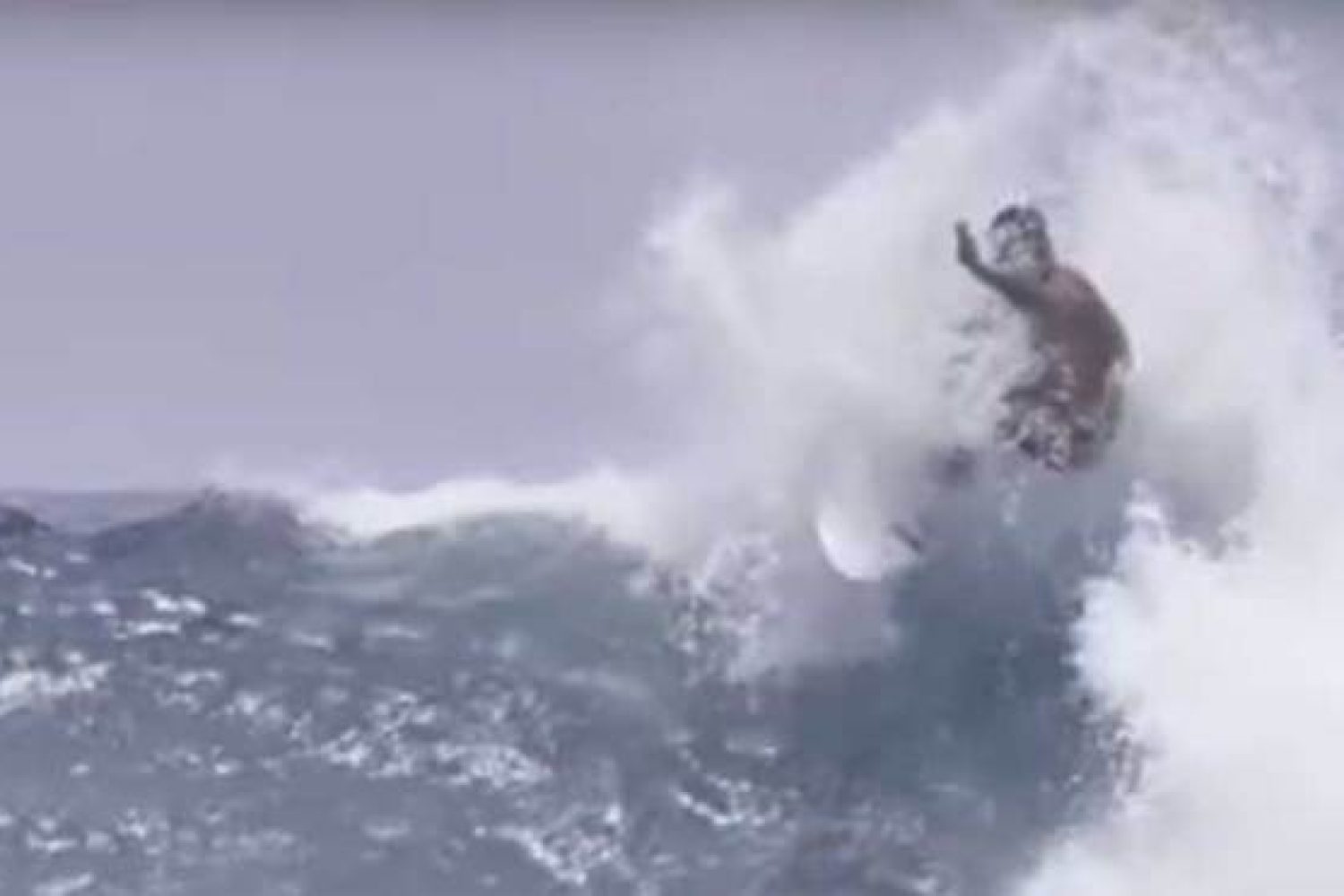 Muere Leo Neves, campeón de surf, al sufrir un infarto en plena competición