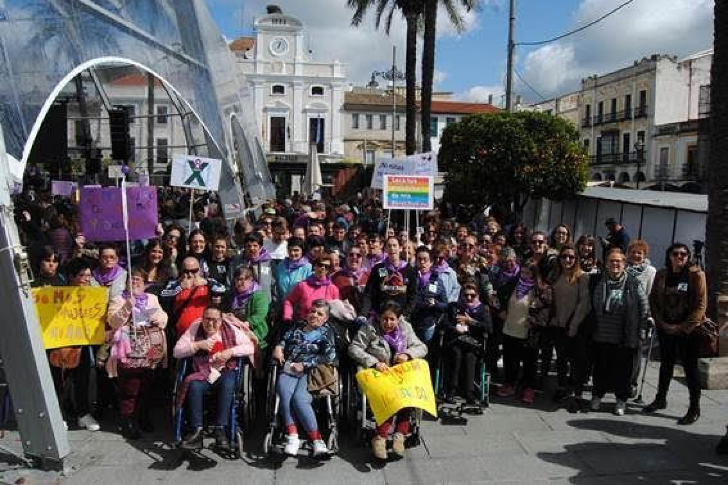 Imagen de mujeres en Mérida. cedida.