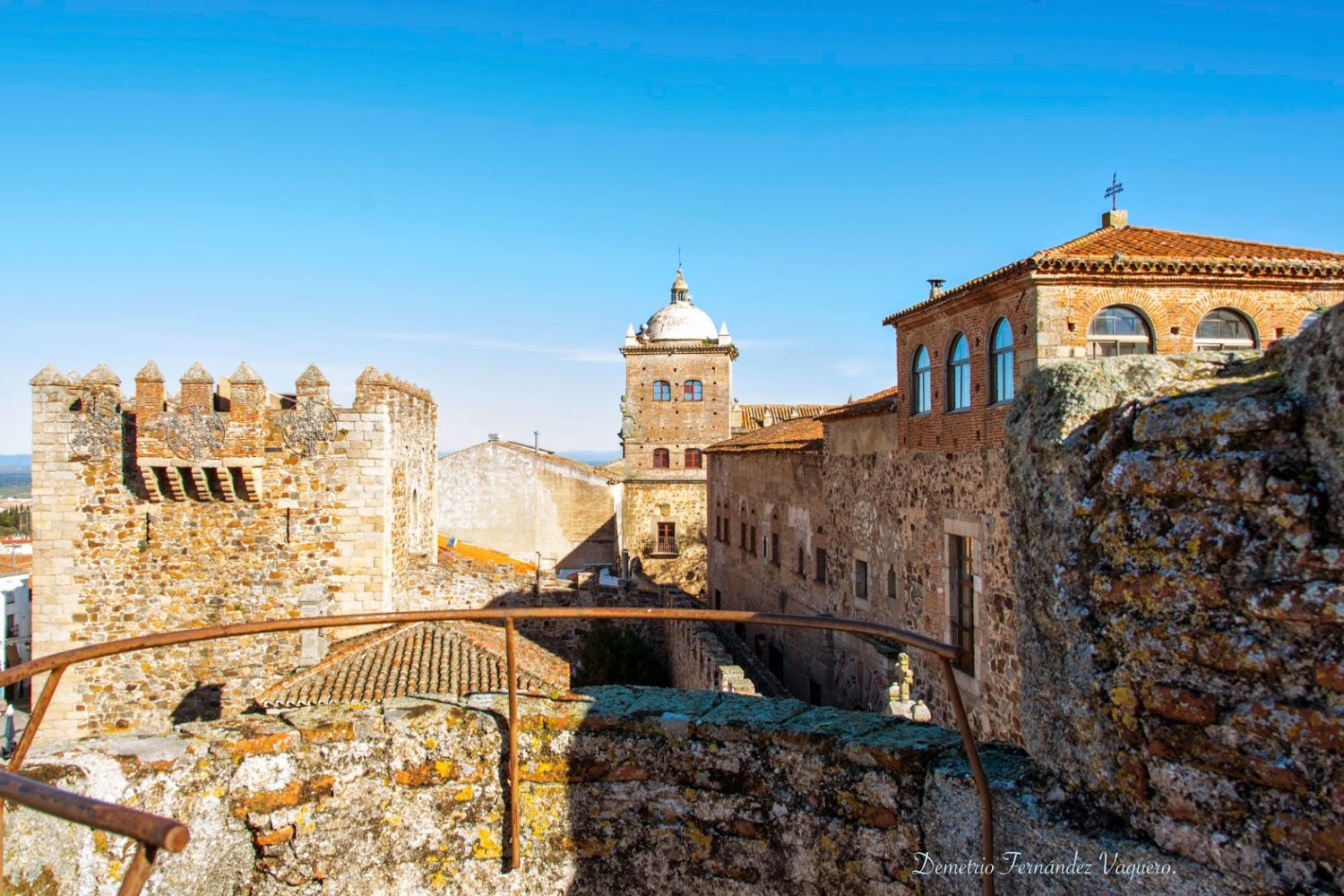 muralla almohade caceres