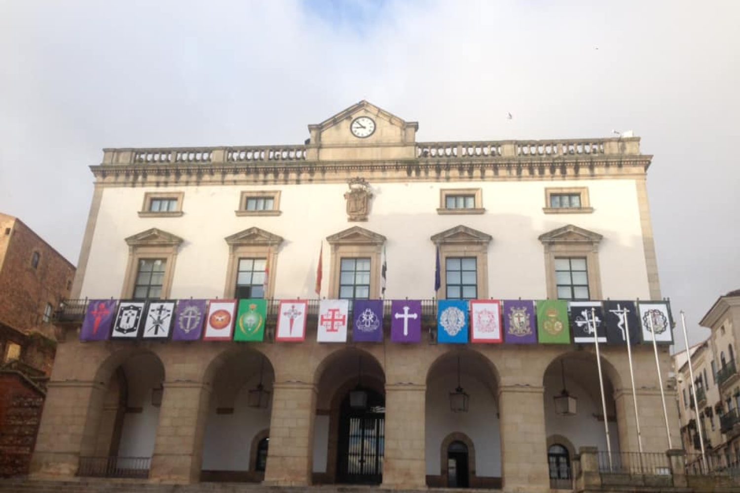 pendonescofradias ayuntamiento caceres
