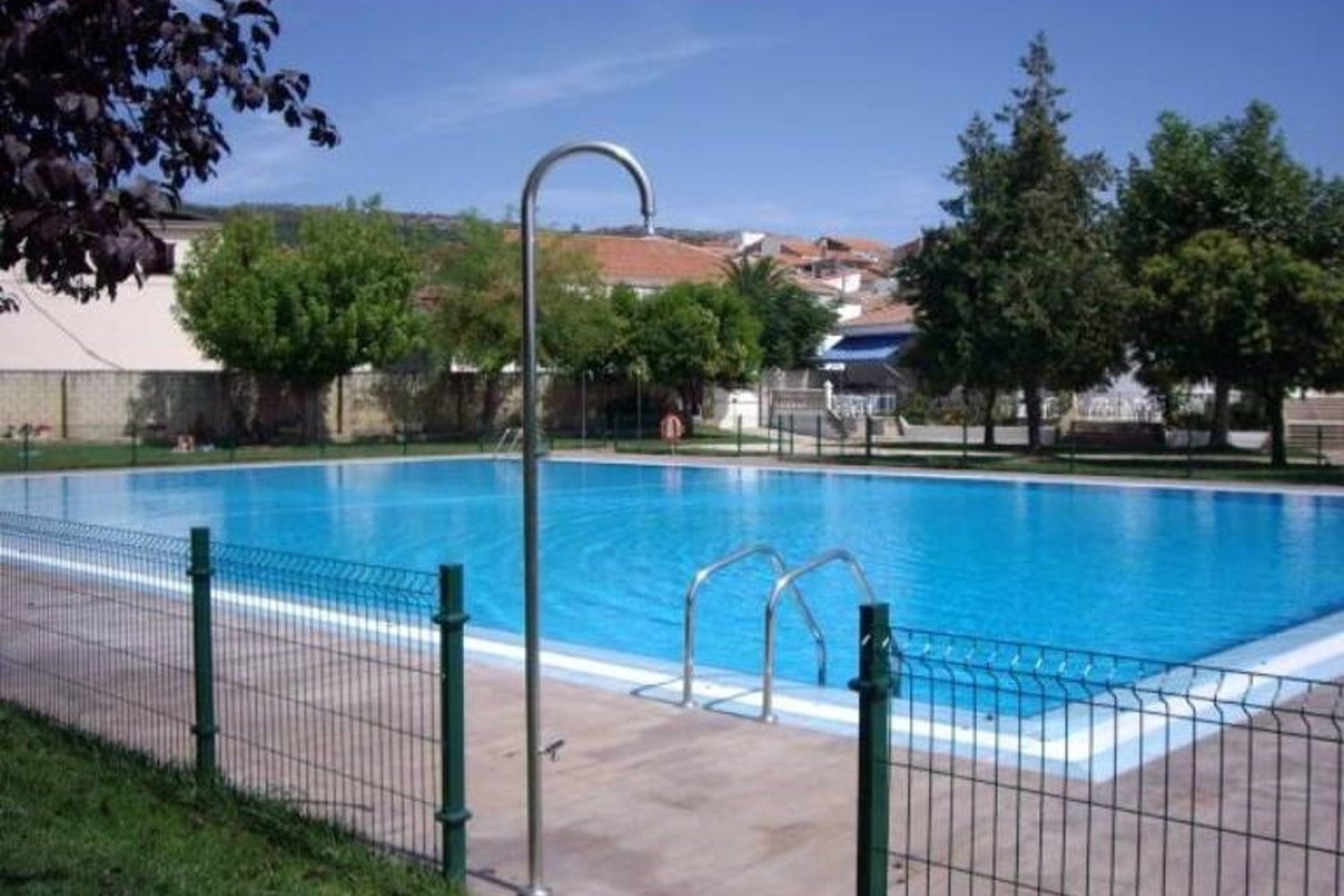 20/08/2022 Piscina municipal de Deleitosa (Cáceres)..

Un hombre de 84 años ha resultado herido grave este sábado al sufrir un ahogamiento mientras nadaba en la piscina municipal de la localidad cacereña de Deleitosa.

SOCIEDAD 
AYUNTAMIENTO DELEITOSA