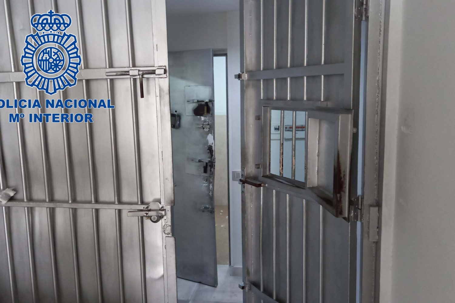 puerta acceso interior badajoz