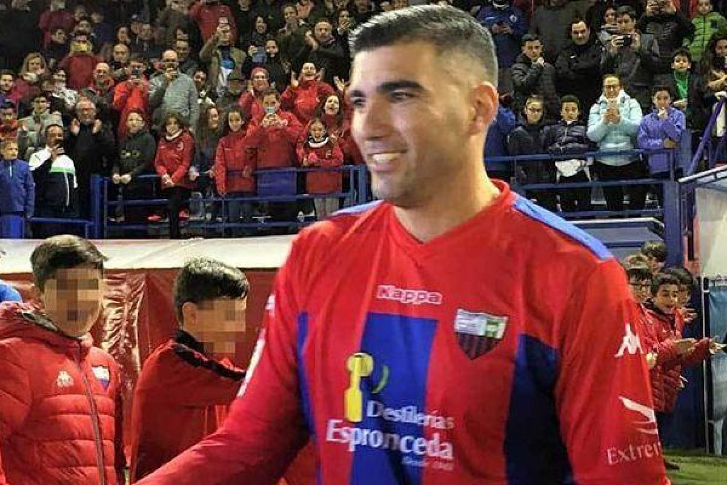 Reyes con la camista de su último equipo, el Extremadura.