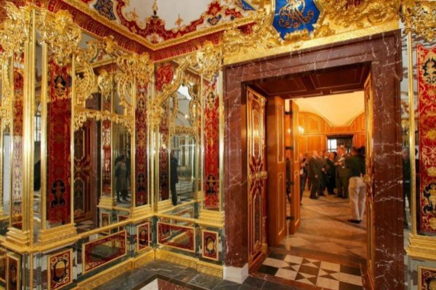 Roban joyas antiguas de valor incalculable en la Bóveda Verde, la cámara del tesoro del palacio de Dresde