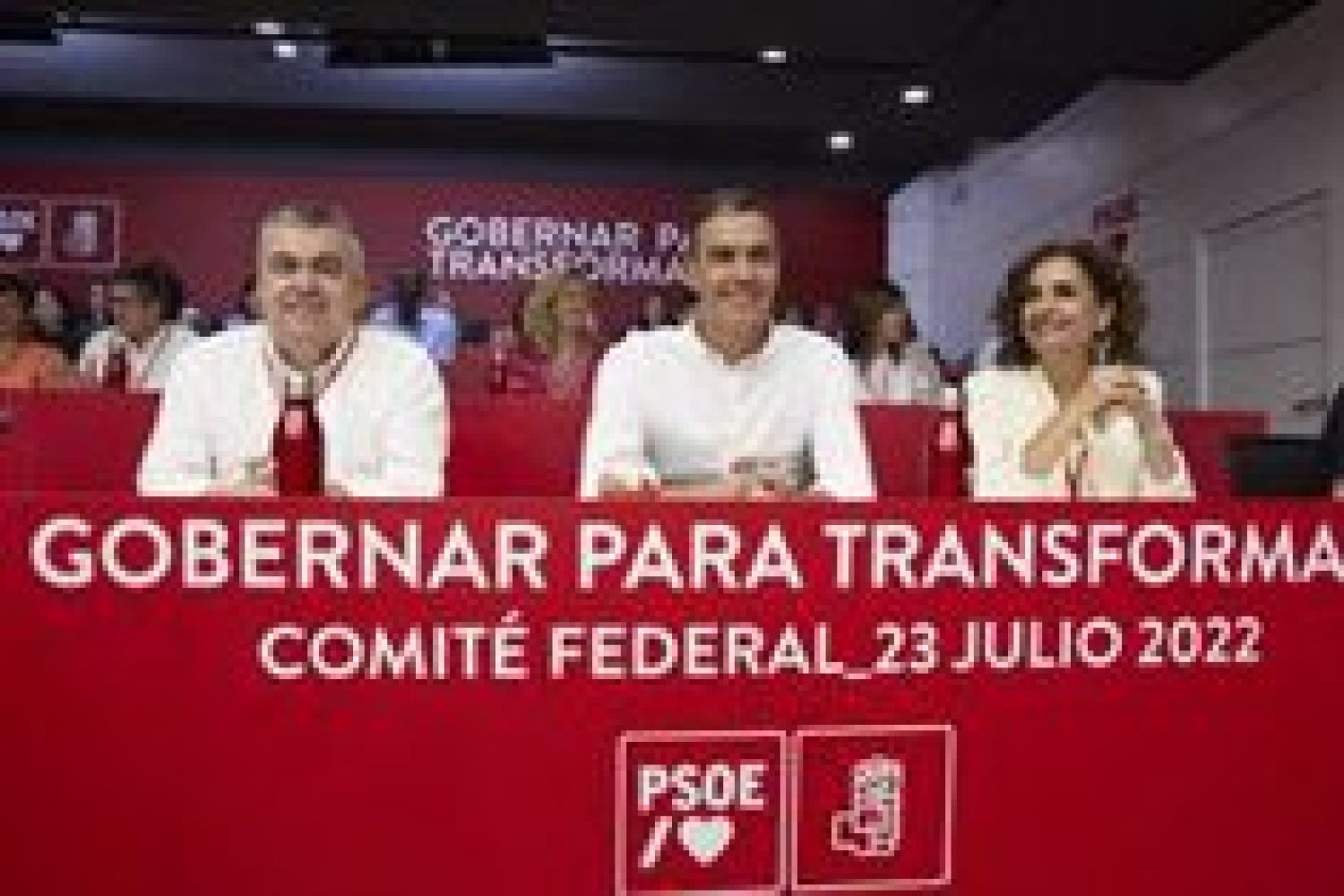 Sánchez anuncia que se prohibirá por ley que bancos y energéticas trasladen los nuevos impuestos a los ciudadanos