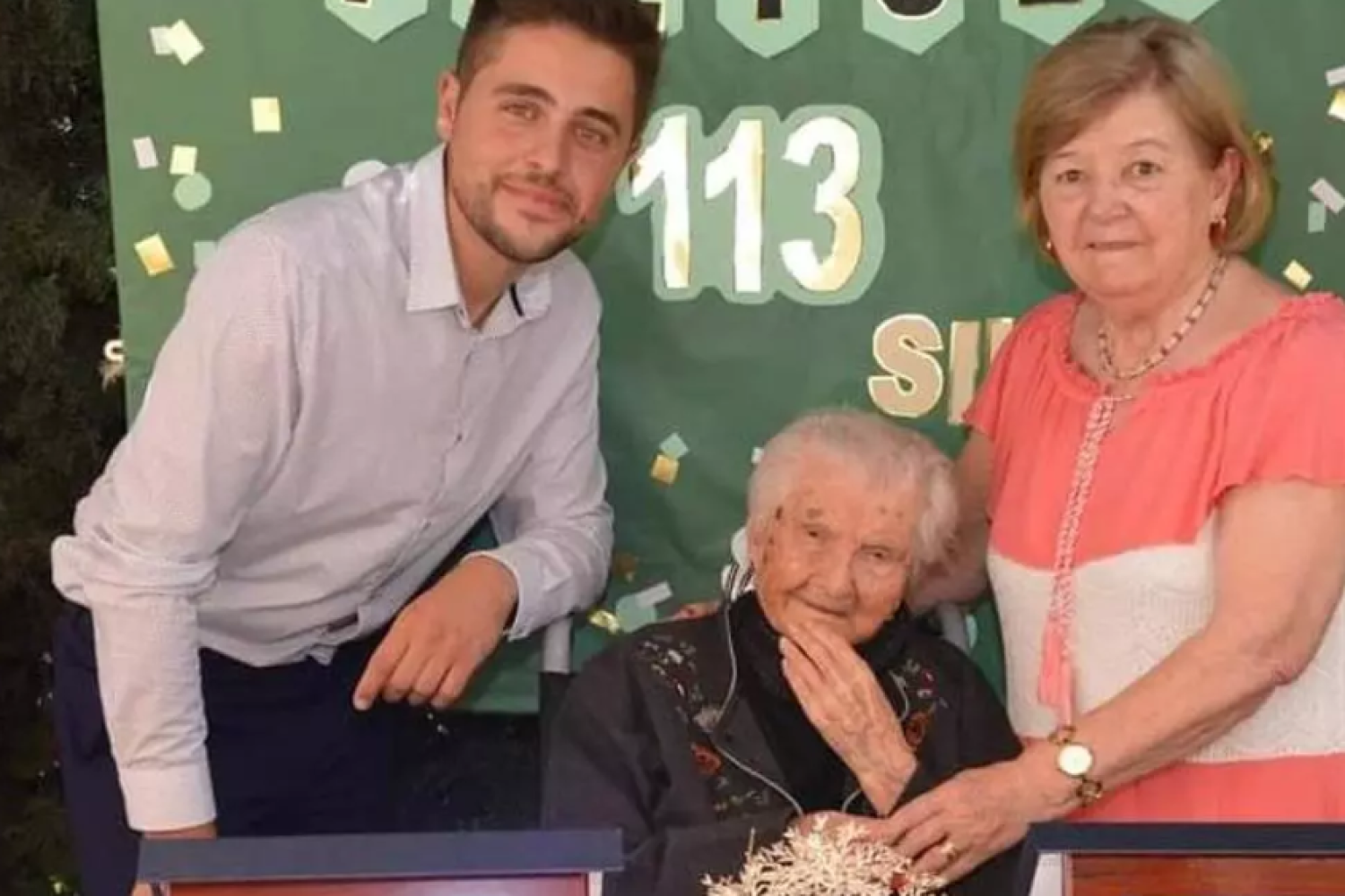 Silveria, festejando su 113 cumpleaños
