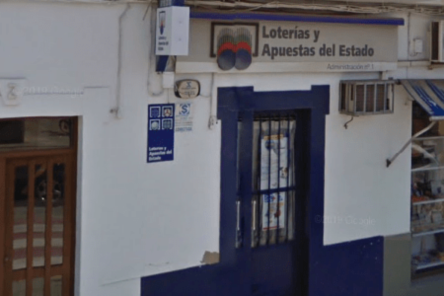 Fachda de la Administracion de la calle Tronera en Fuente del Maestre.