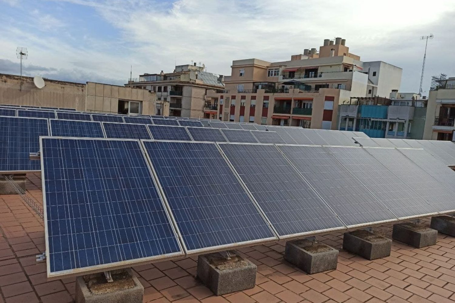 Un proyecto piloto permitirá el autoconsumo energético compartido entre varios edificios de la Diputación de Cáceres