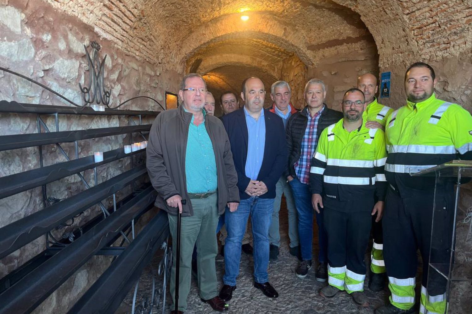 La Diputación de Cáceres entrega un velario a la Cofradía de la Virgen de la Montaña con motivo del Centenario